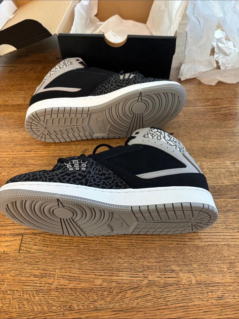 Jordan 1 Flight Youth Sz 6Y Black & Gray High-Top Sneakers with Elephant Print
